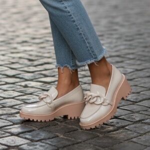 Dolce Vita Haris Platform Loafers with Chunky Chain Ivory Size 8.5